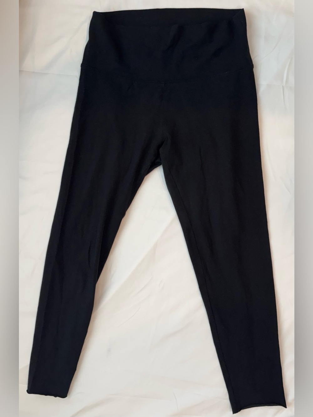 TNA Capri Leggings S Black Cotton Spandex Stretch Scissor
Cut Hem Aritzia